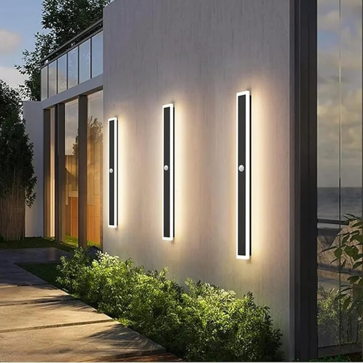 Applique murale anthracite Luminaire Essenza avec détecteur de mouvement pour éclairage extérieur, design moderne et fonctionnel.