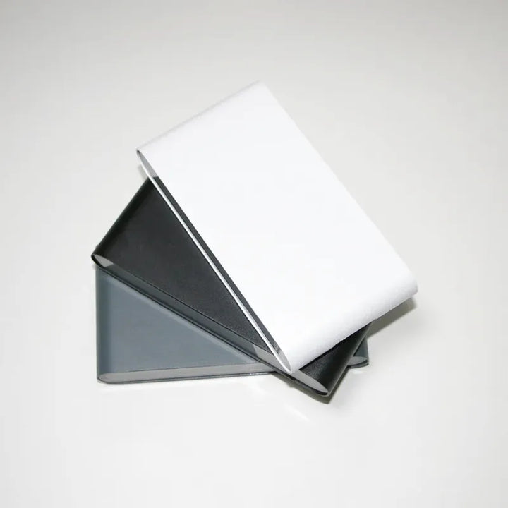 Applique murale extérieure LED étanche Luminaire Essenza fixée à un mur, éclairage moderne pour extérieur.
