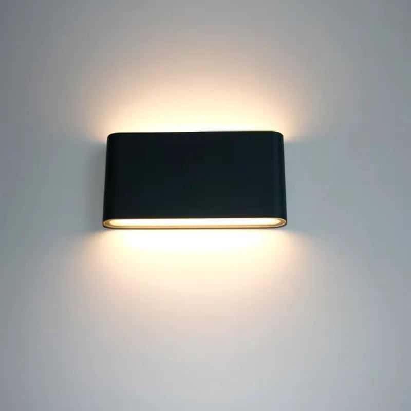 Applique murale extérieure LED étanche Luminaire Essenza, blanc chaud, noir, 12W, 17,5 cm pour éclairage extérieur.