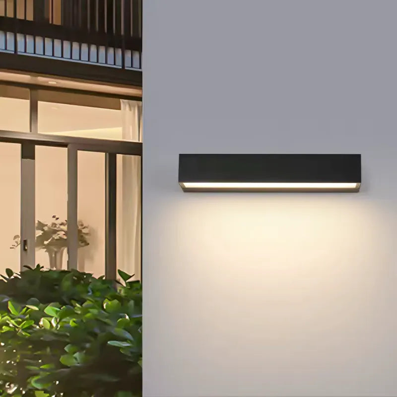 Applique murale LED extérieure rectangulaire Luminaire Essenza, blanc chaud 3000K, décoration extérieure, 50 cm de long.