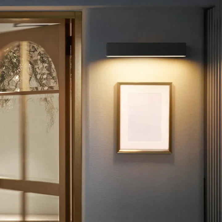 Applique extérieure murale LED Luminaire Essenza, rectangulaire, blanc chaud 3000K, design décoratif, 50 cm de long.