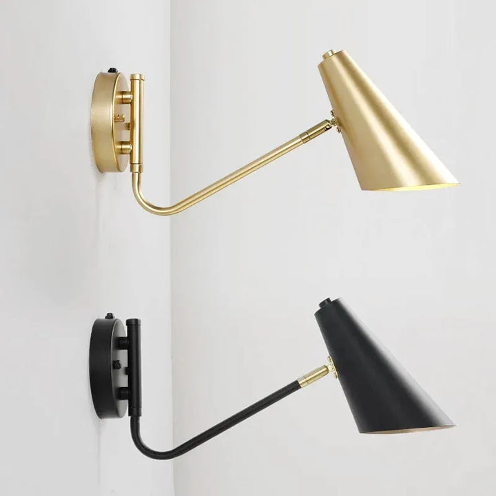 Applique murale à bras rétractable Luminaire Essenza, style nordique moderne, éclairage élégant et fonctionnel pour intérieur.