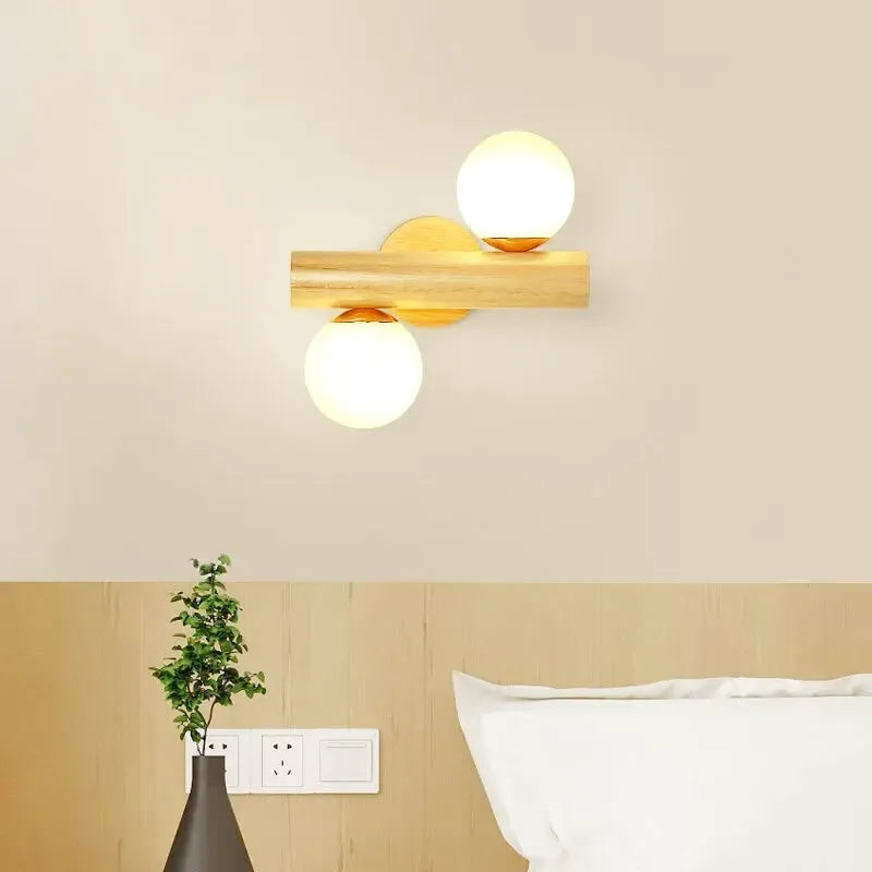 Applique murale en bois massif avec interrupteur et boule de verre, éclairage élégant pour intérieur moderne, Luminaire Essenza