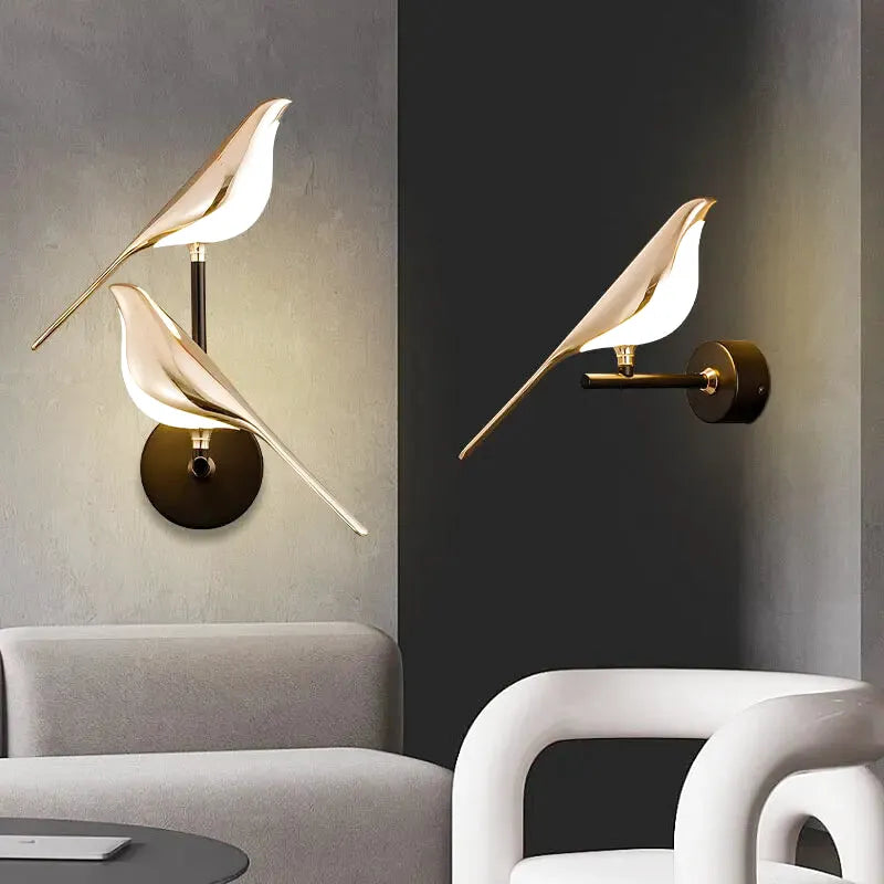 Applique murale Luminaire Essenza avec interrupteur LED rotatif 360°, design oiseau double or blanc naturel.