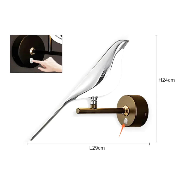 Applique murale Luminaire Essenza avec interrupteur LED rotatif 360° et motif oiseau, finition argent et bouton intelligent blanc naturel.