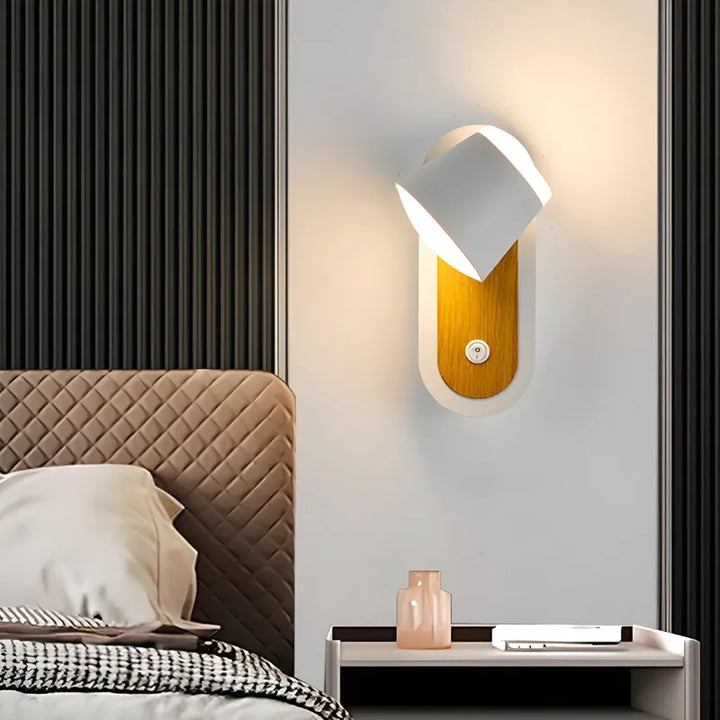 Applique murale LED blanche orientable pour chambre adulte, lumière chaude et neutre, design nordique élégant.