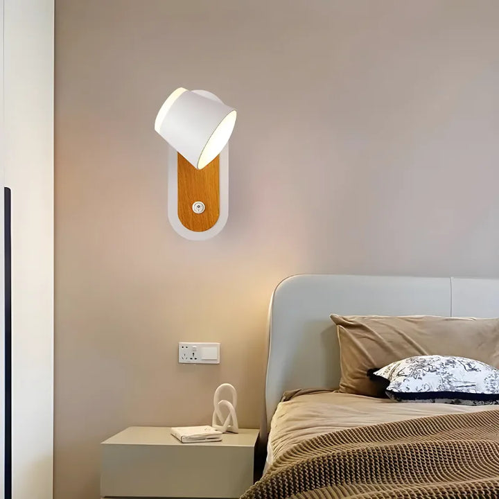 Applique murale LED orientable pour chambre adulte, style nordique, finition noire ou blanche, lumière chaude 2700-3500K.