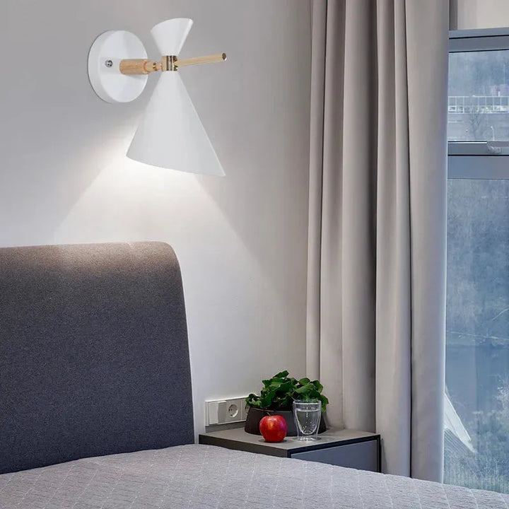 Applique murale pour chambre adulte Luminaire Essenza, design nordique noir avec abat-jour moderne et élégant.