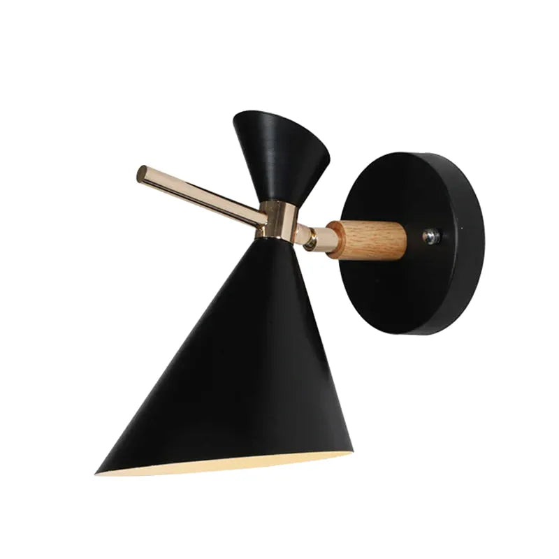 Applique murale pour chambre adulte Luminaire Essenza, style nordique, finition noire, éclairage moderne et élégant.