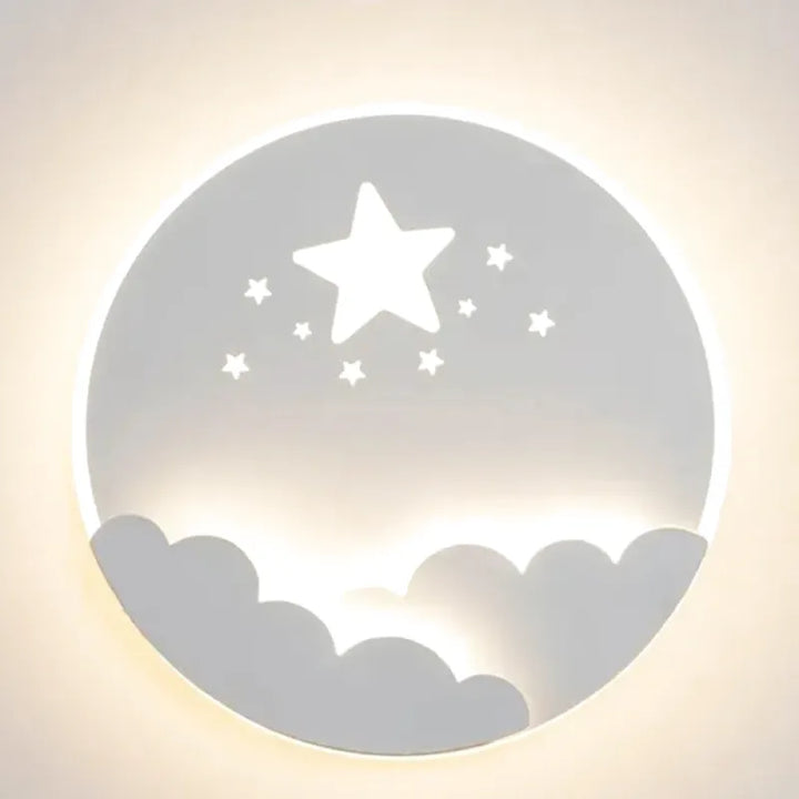 Applique murale pour chambre d'enfant moderne Luminaire Essenza avec étoile et cerf, éclairage blanc chaud.