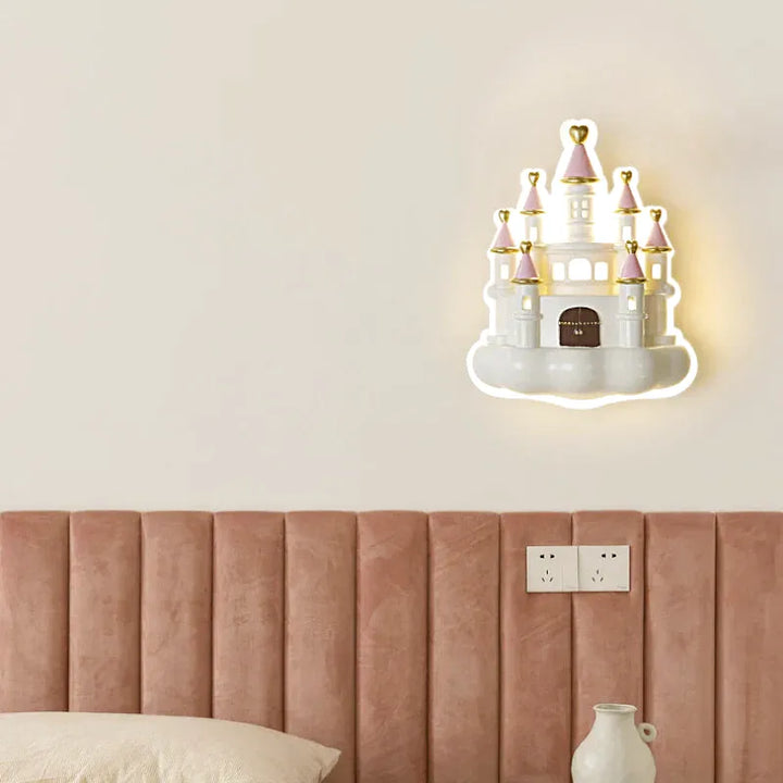 Applique murale pour chambre d'enfant Château de Luminaire Essenza, décor ludique et lumineux pour une ambiance chaleureuse.