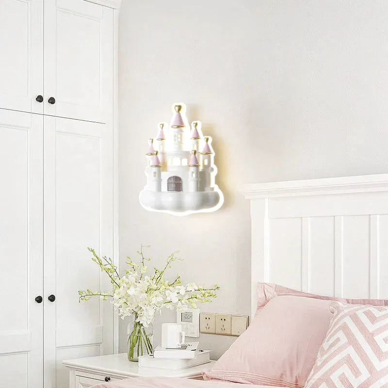 Applique murale pour chambre d'enfant Château de Luminaire Essenza, éclairage décoratif avec motif de château coloré.