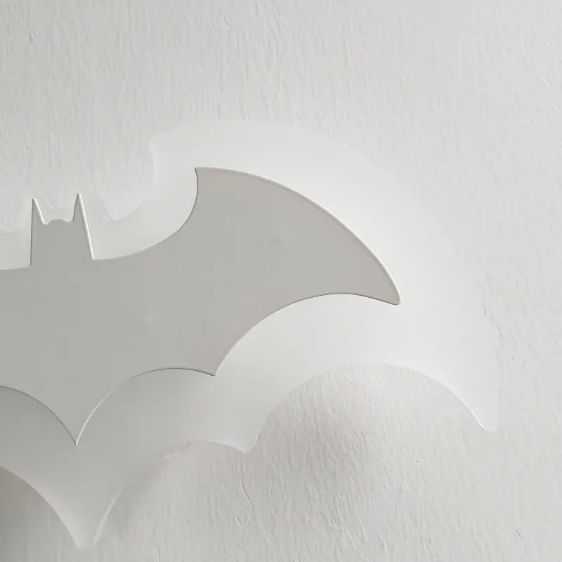 Applique murale pour chambre d'enfant Luminaire Essenza en forme de chauve-souris blanche avec lumière chaude et froide.