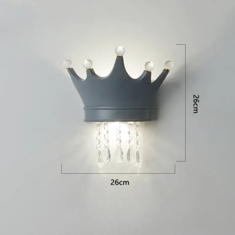 Applique murale pour chambre d'enfant Luminaire Essenza avec motif couronne en gris, disponible en trois couleurs, design doux.