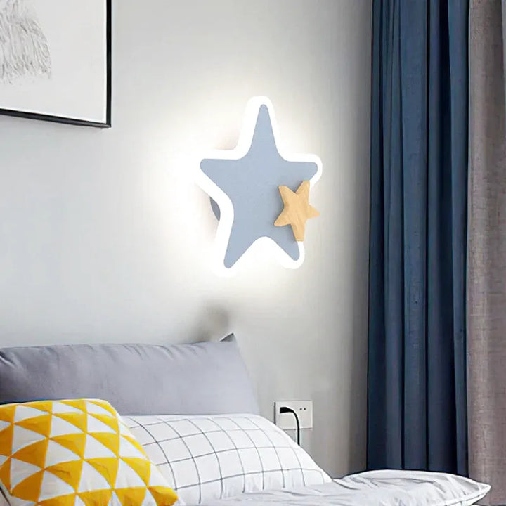 Applique murale enfant Luminaire Essenza, décoratif lune bleue et blanche avec lumière chaude pour chambre d'enfant.