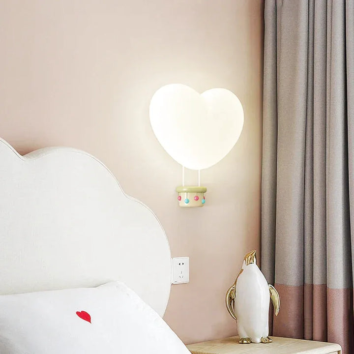 Applique murale pour chambre d’enfant fille avec motif cœur, luminaire Luminaire Essenza, design doux et coloré pour déco enfant