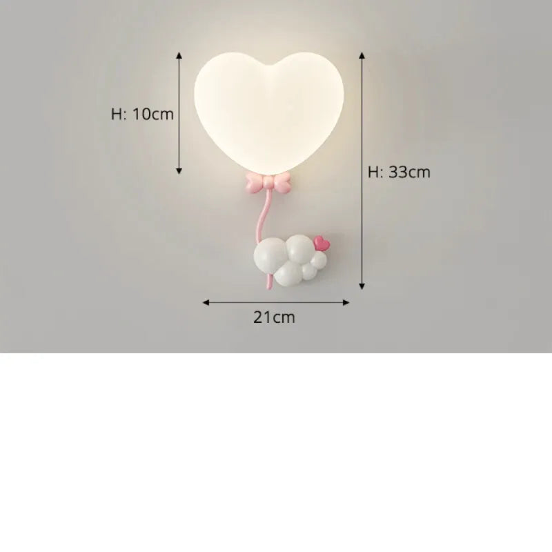 Applique murale pour chambre d'enfant fille Luminaire Essenza avec cœur et nuage, en trois couleurs.
