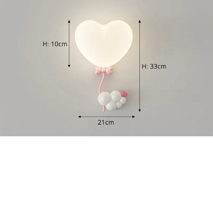 Applique murale pour chambre d'enfant fille Luminaire Essenza avec cœur et nuage, en trois couleurs.