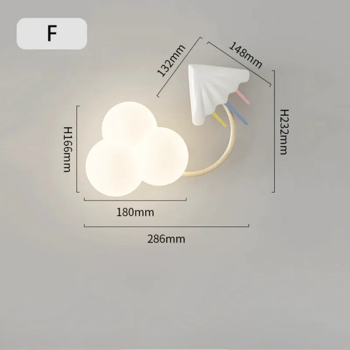 Applique murale pour chambre d'enfant en forme de jouet, Luminaire Essenza, disponible en trois couleurs.