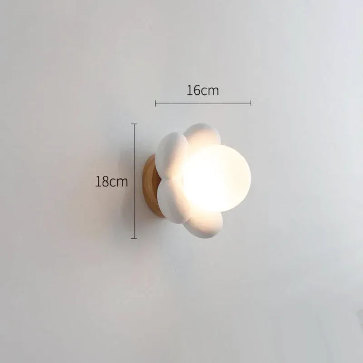 Applique murale LED pour chambre d'enfant en forme de fleur blanche, lumière chaude 2700-3500K, par Luminaire Essenza