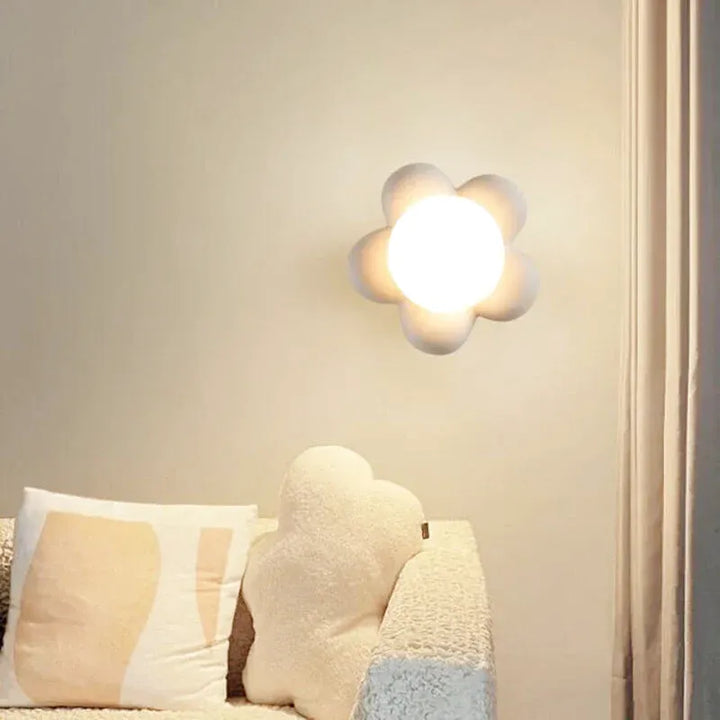 Applique murale LED en forme de fleur pour chambre d'enfant, Luminaire Essenza, lumière blanche chaude 2700-3500K.