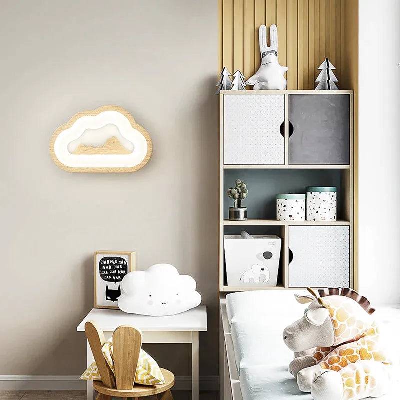 Applique murale enfant Nuage de Luminaire Essenza, design doux en forme de nuage pour chambre d'enfant, éclairage tamisé.