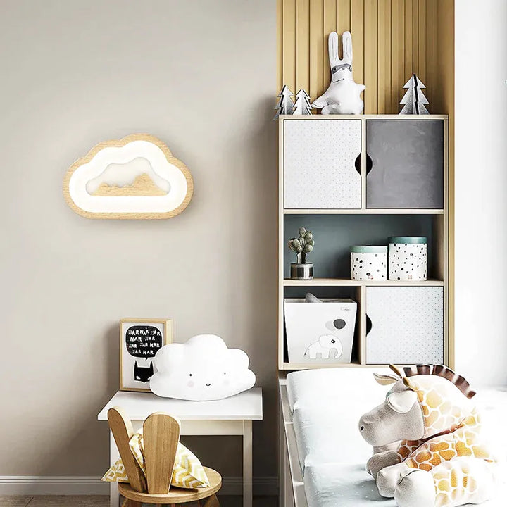 Applique murale enfant Nuage de Luminaire Essenza, design doux en forme de nuage pour chambre d'enfant, éclairage tamisé.