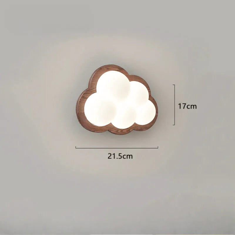 Applique murale enfant Nuage de Luminaire Essenza en bois de noyer, avec télécommande, pour chambre d'enfant.
