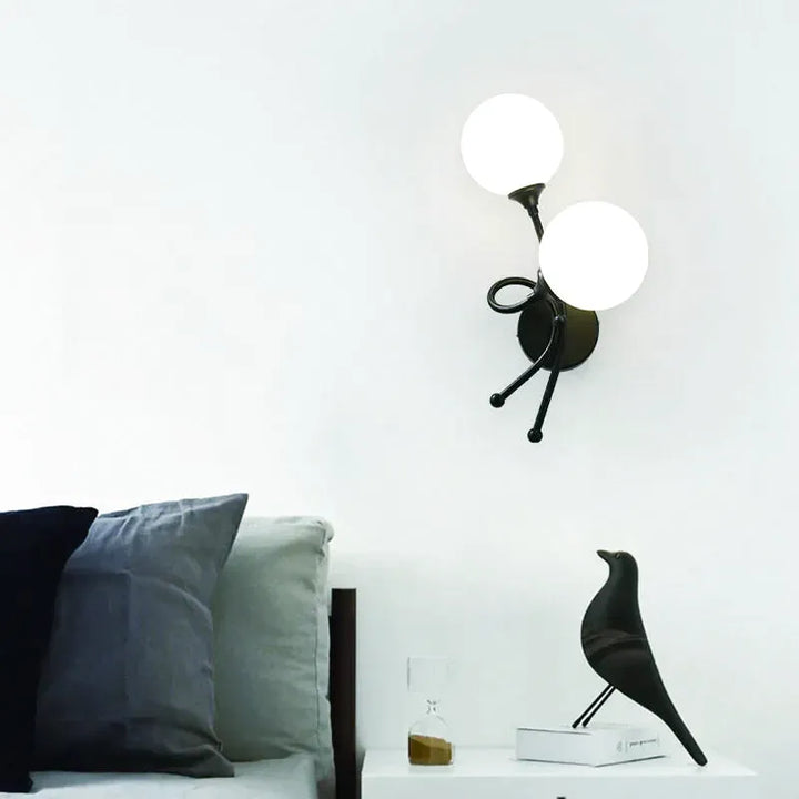 Applique murale chambre Luminaire Essenza en verre noir et blanc avec interrupteur LED de style nordique, design droit et moderne.