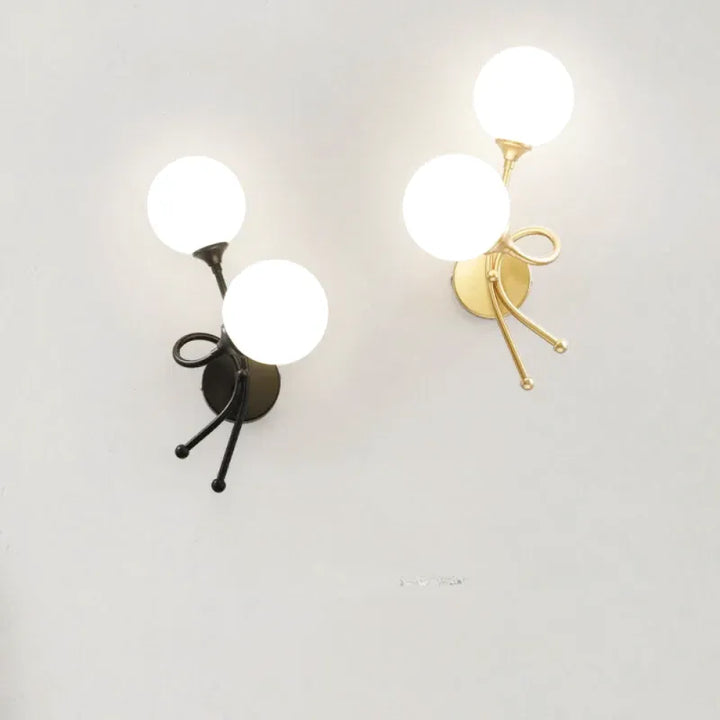 Applique murale chambre Luminaire Essenza avec interrupteur LED en verre noir et blanc, style nordique moderne.