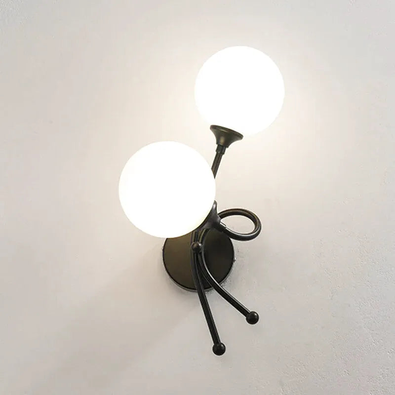 Applique murale chambre Luminaire Essenza en verre noir et blanc avec interrupteur LED au style nordique.