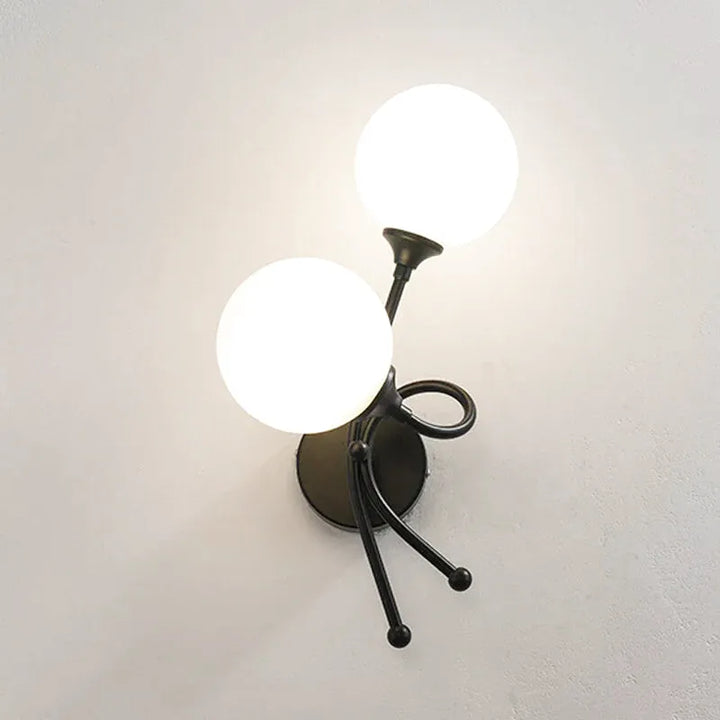 Applique murale chambre Luminaire Essenza en verre noir et blanc avec interrupteur LED au style nordique.