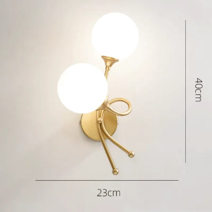 Applique murale chambre Luminaire Essenza en verre blanc naturel, interrupteur LED nordique, design moderne et élégant.