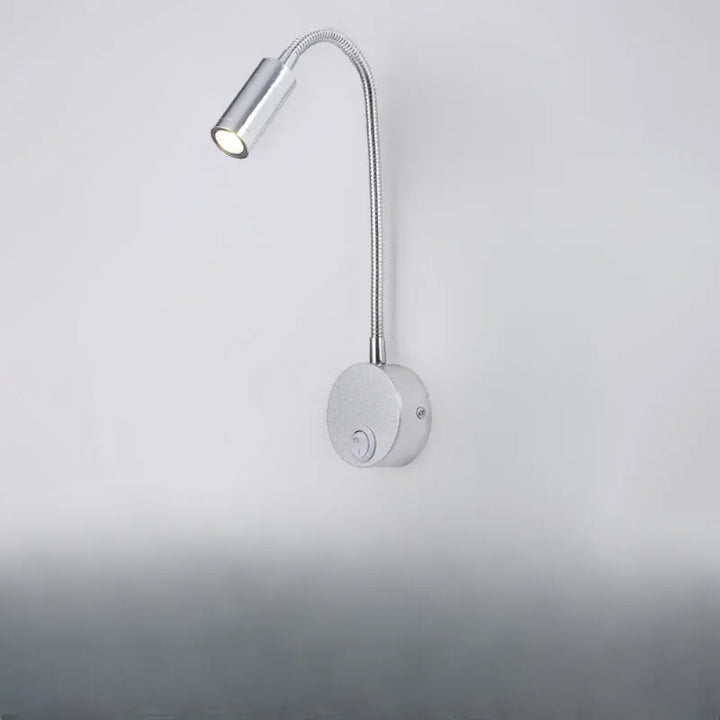 Applique murale chambre Liseuse Luminaire Essenza avec interrupteur, design chrome, lumière blanche chaude 3000K.