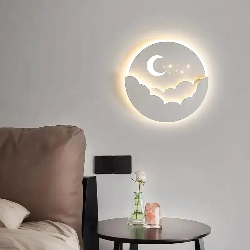 Applique murale chambre moderne Lune de Luminaire Essenza avec lumière blanche et chaude, design élégant et contemporain.