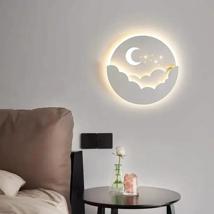 Applique murale chambre moderne Lune de Luminaire Essenza avec lumière blanche et chaude, design élégant et contemporain.