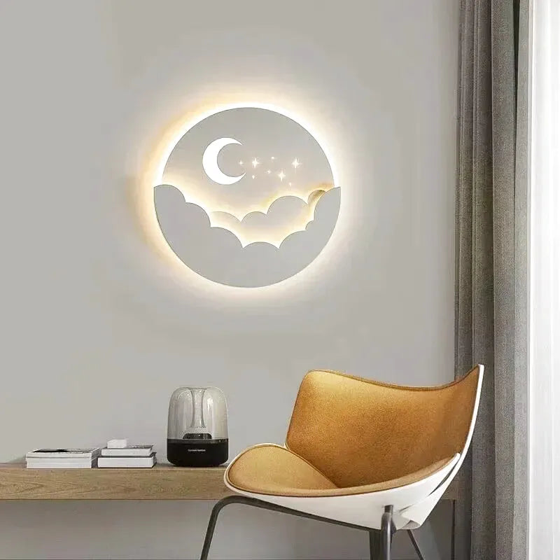 Applique murale moderne Lune de Luminaire Essenza, lumière blanche chaude pour chambre, design élégant et contemporain.