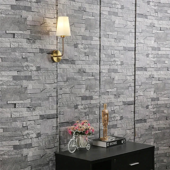 Applique murale LED nordique en lin blanc et or pour chambre parentale, style moderne et élégant, par Luminaire Essenza.