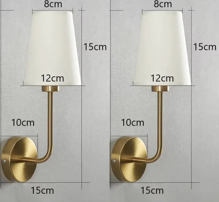 Applique murale LED pour chambre parentale en lin, style nordique, finition blanc et or, lampe d'ambiance élégante et moderne.