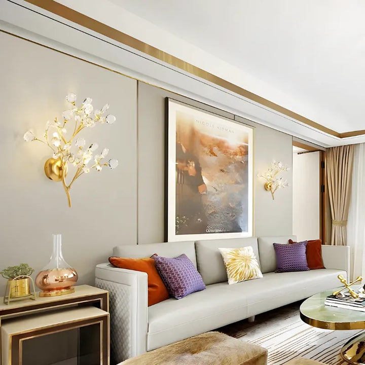 Applique murale moderne Luminaire Essenza en cristal avec branche dorée, design élégant pour salon, lumière blanc chaud 2700-3500K.