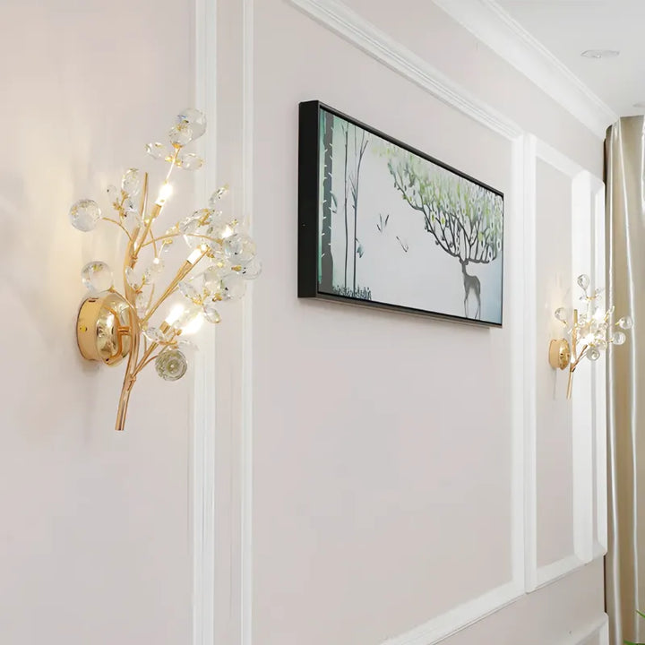 Applique murale en cristal moderne Luminaire Essenza avec branche dorée, design élégant, 45 cm, lumière blanc chaud 2700-3500K.