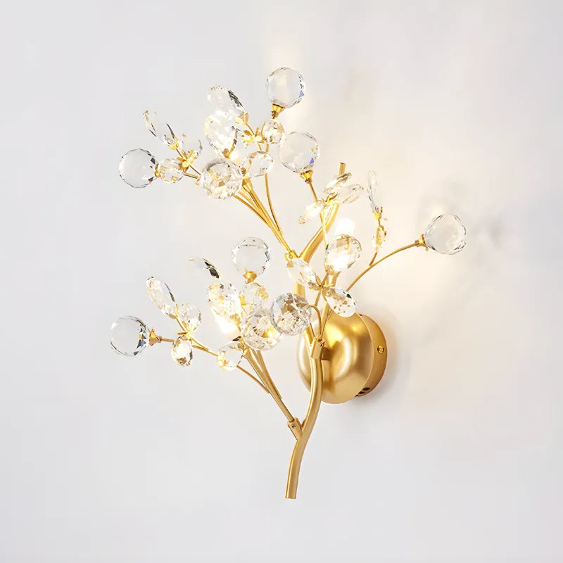 Applique murale en cristal moderne Luminaire Essenza avec branche dorée, design élégant pour salon, lumière blanche chaude 2700-3500K