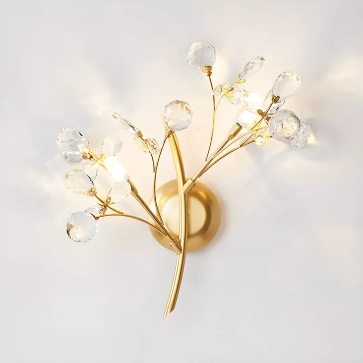 Applique murale en cristal moderne Luminaire Essenza avec branche dorée, design élégant pour salon, lumière blanc chaud 2700-3500K