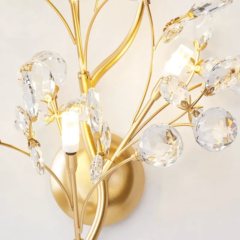 Applique murale en cristal moderne de Luminaire Essenza, branche dorée, design élégant pour salon, lumière blanc chaud 2700-3500K