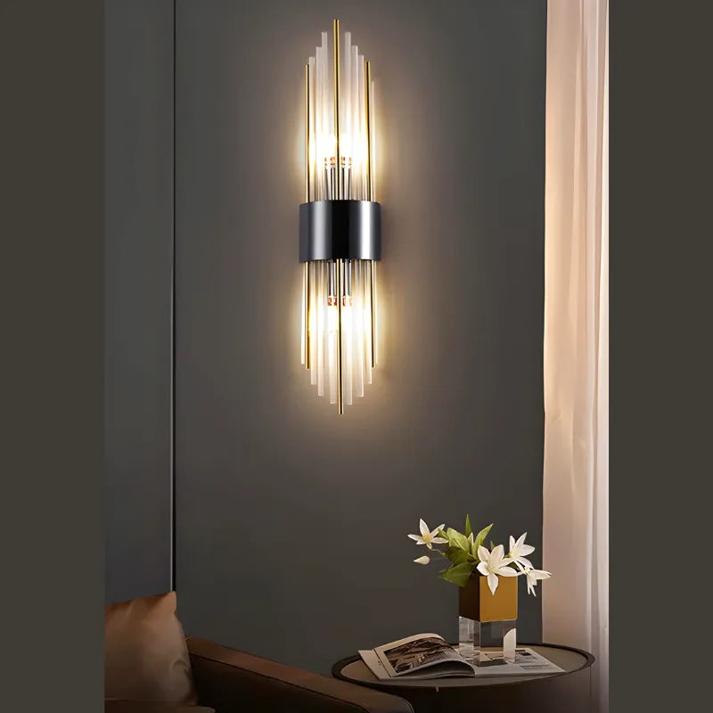 Applique murale en cristal Luminaire Essenza pour salon, modèle or avec tige métallique blanche, lumière froide 5500-7000K.