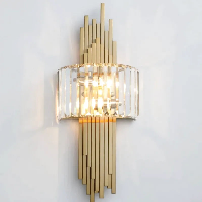 Applique murale cristal pour salon moderne Luminaire Essenza, design doré haut de gamme, éclairage blanc chaud.