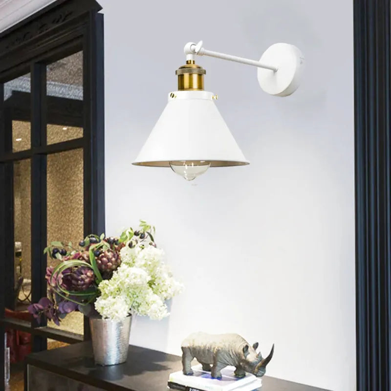 Applique murale design chambre oscillante Luminaire Essenza, finition moderne, éclairage doux et élégant pour la chambre.