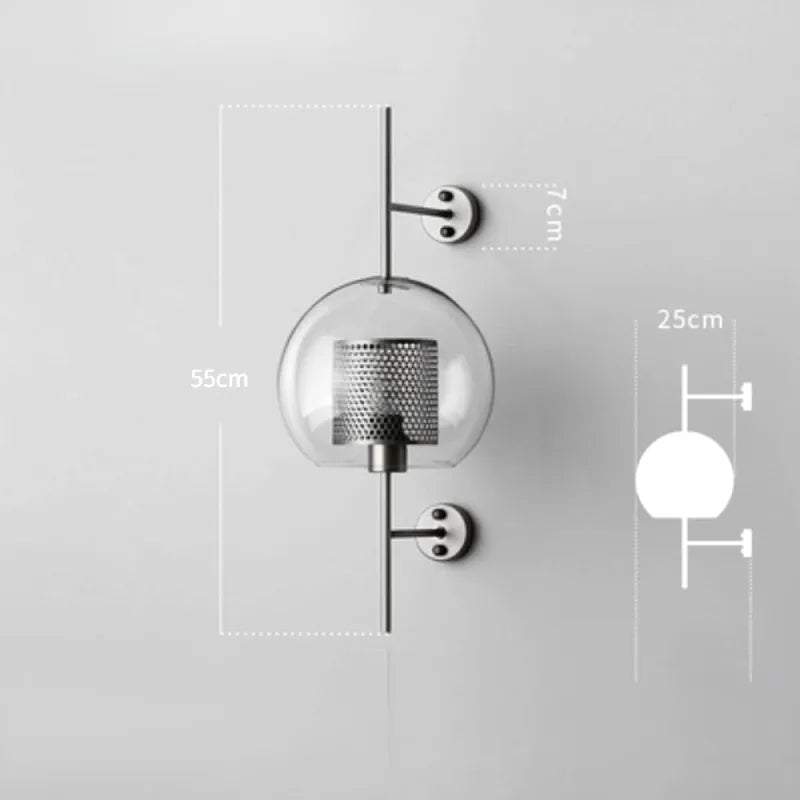 Applique murale en verre moderne de la marque Luminaire Essenza, design élégant avec finition chrome.