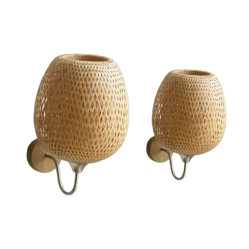 Applique murale en bambou Luminaire Essenza avec formes arrondies, 36 cm x 29,5 cm, design naturel et élégant.