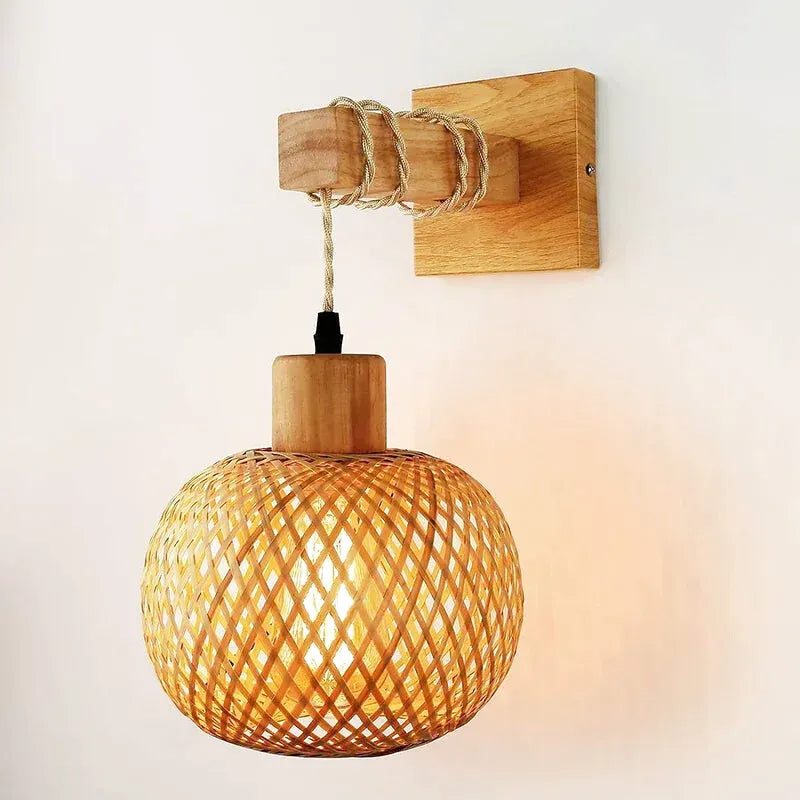 Applique murale en bambou et rotin naturel, design élégant, éclairage doux, finition en bois pour décoration intérieure chaleureuse